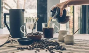 Huyết áp cao có nên uống cà phê?