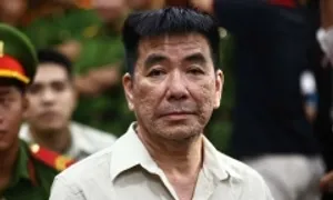 Đại gia cát miền Tây: 'Vay tiền nhiều người, vừa làm vừa xoay xở' Đại gia cát miền Tây: 'Vay tiền nhiều người, vừa làm vừa xoay xở'