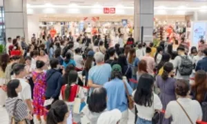Uniqlo đầu tiên ở Huế hút khách ngày khai trương Uniqlo đầu tiên ở Huế hút khách ngày khai trương
