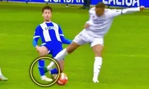 Mbappe bị treo giò một trận vì đạp vào chân đối thủ Mbappe bị treo giò một trận vì đạp vào chân đối thủ