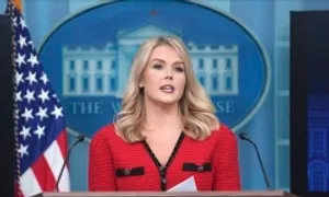 Phát ngôn viên Nhà Trắng bị chế giễu 'mặc váy Made in China' Phát ngôn viên Nhà Trắng bị chế giễu 'mặc váy Made in China'