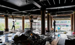 Tòa nhà 'Hàm cá mập' bắt đầu được tháo dỡ Tòa nhà 'Hàm cá mập' bắt đầu được tháo dỡ