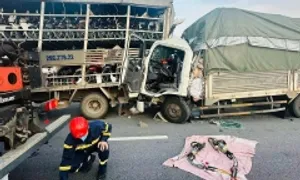 Xe tải tông nhau trên cao tốc Mai Sơn - quốc lộ 5, hai người chết Xe tải tông nhau trên cao tốc Mai Sơn - quốc lộ 5, hai người chết