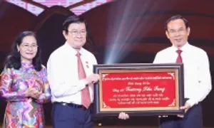 Tôn vinh 60 cá nhân đóng góp xây dựng phát triển TP HCM Tôn vinh 60 cá nhân đóng góp xây dựng phát triển TP HCM