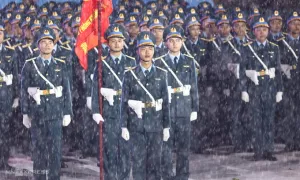 Quân đội Việt Nam, Trung Quốc và các nước hợp luyện diễu binh dưới mưa Quân đội Việt Nam, Trung Quốc và các nước hợp luyện diễu binh dưới mưa