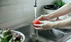 Bác sĩ Mỹ chỉ cách rửa loại bỏ thuốc trừ sâu trên hoa quả Bác sĩ Mỹ chỉ cách rửa loại bỏ thuốc trừ sâu trên hoa quả