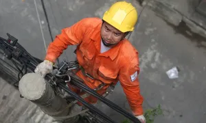Giá điện tăng 4,8% lên hơn 2.200 đồng một kWh từ ngày mai Giá điện tăng 4,8% lên hơn 2.200 đồng một kWh từ ngày mai