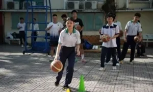 Học sinh THPT Mạc Đĩnh Chi thi đấu bóng rổ cùng tuyển thủ TP HCM Học sinh THPT Mạc Đĩnh Chi thi đấu bóng rổ cùng tuyển thủ TP HCM