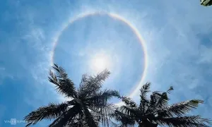 Quầng mặt trời xuất hiện hơn 2 giờ trên bầu trời Quảng Ngãi