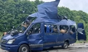 Ukraine cáo buộc Nga tấn công xe khách khiến 9 người chết Ukraine cáo buộc Nga tấn công xe khách khiến 9 người chết