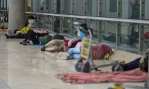 Cuộc khủng hoảng vô gia cư ở sân bay thủ đô Tây Ban Nha Cuộc khủng hoảng vô gia cư ở sân bay thủ đô Tây Ban Nha