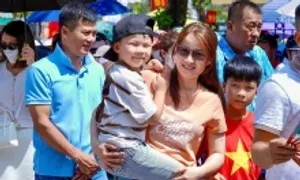 Gần 18.000 người viếng Lăng Chủ tịch Hồ Chí Minh Gần 18.000 người viếng Lăng Chủ tịch Hồ Chí Minh