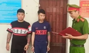 Du khách bị bắt vì hành vi côn đồ ở đảo Cô Tô Du khách bị bắt vì hành vi côn đồ ở đảo Cô Tô