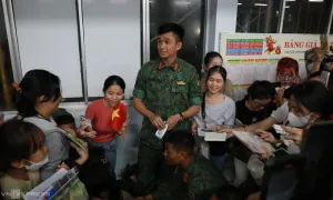 Tranh cãi việc 'thần tượng bộ đội như idol' Tranh cãi việc 'thần tượng bộ đội như idol'