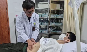 Hỏng dạ dày do nghiện game, ăn uống thất thường Hỏng dạ dày do nghiện game, ăn uống thất thường