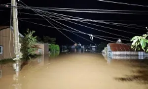 Lũ trong đêm chia cắt nhiều khu dân cư ở Lâm Đồng Lũ trong đêm chia cắt nhiều khu dân cư ở Lâm Đồng