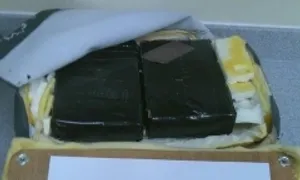 Ông lão ngồi xe lăn buôn 8 kg ma túy qua biên giới Ông lão ngồi xe lăn buôn 8 kg ma túy qua biên giới