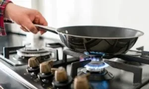 Quên tắt bếp gas suốt 27 ngày