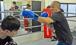 Trụ trì Nhật ngày gõ mõ, tối tập boxing