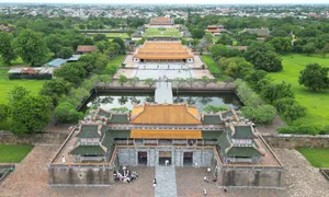 Bảo trì lầu Ngũ Phụng ở cố đô Huế Bảo trì lầu Ngũ Phụng ở cố đô Huế