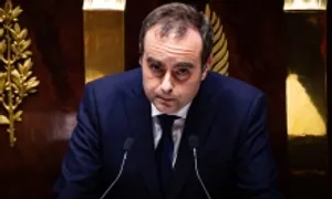 Thủ tướng Pháp ủng hộ đình chỉ cải cách gây tranh cãi của ông Macron Thủ tướng Pháp ủng hộ đình chỉ cải cách gây tranh cãi của ông Macron