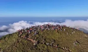 Tà Chì Nhù tấp nập khách leo núi mùa thu