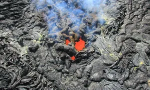 Du khách trộm đá phải trả lại vì dính vận rủi