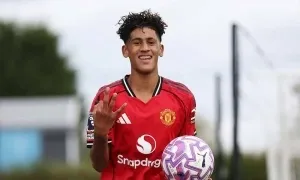 Tiền đạo 15 tuổi lên tập với đội một Man Utd