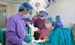 Cô gái đi khám vô kinh, phát hiện mình là đàn ông