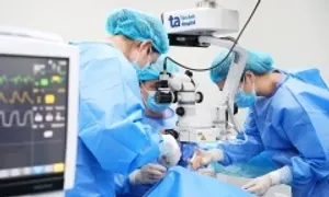 Sau ghép giác mạc mắt có nhìn rõ không?